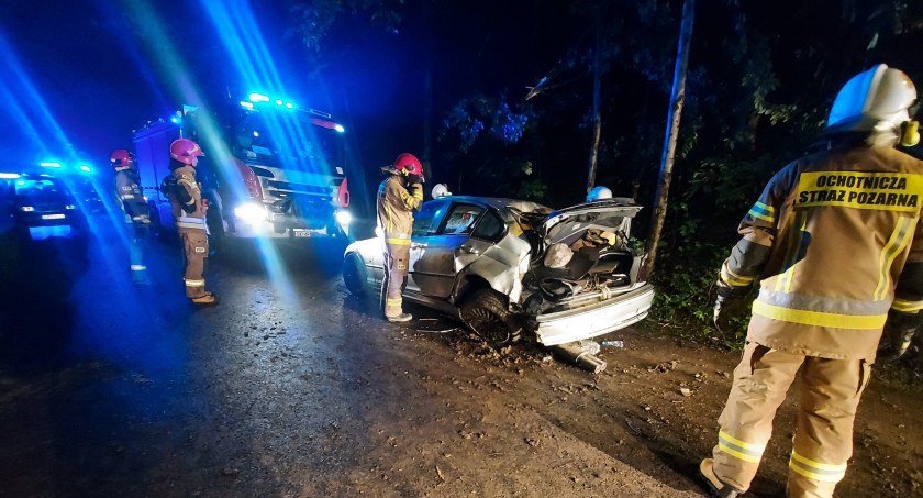 Pewel Ślemieńska: BMW w drzewo 