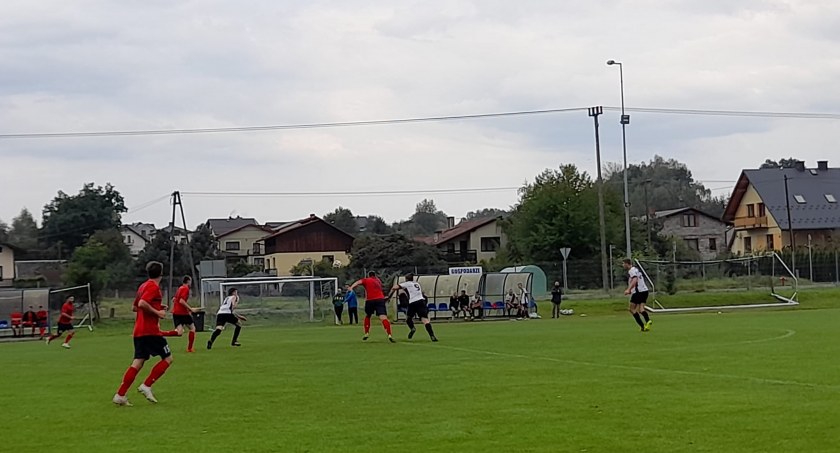 Grapa samodzielnym liderem, czyli po weekendzie w B klasie