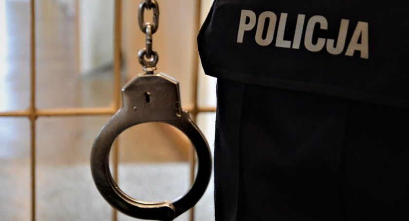 Chciał zabić bliskich, zaatakował policjanta