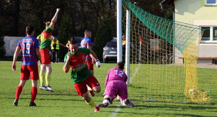 Lider, choć nie wygrał to zyskał! Stal rozbiła się na Skałce