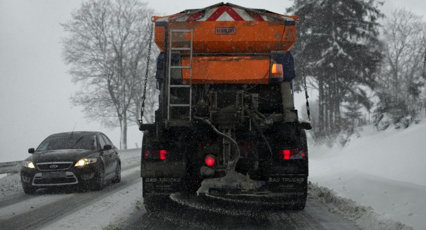 Kto odpowiada za odśnieżanie dróg w powiecie żywieckim?