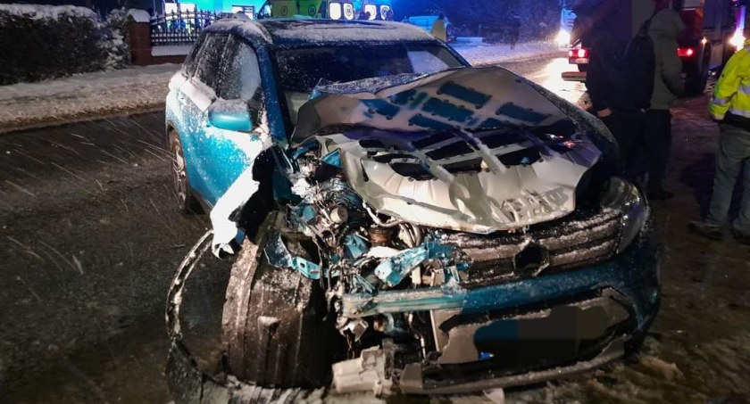 Zderzenie trzech samochodów w Węgierskiej Górce- cztery osoby poszkodowane