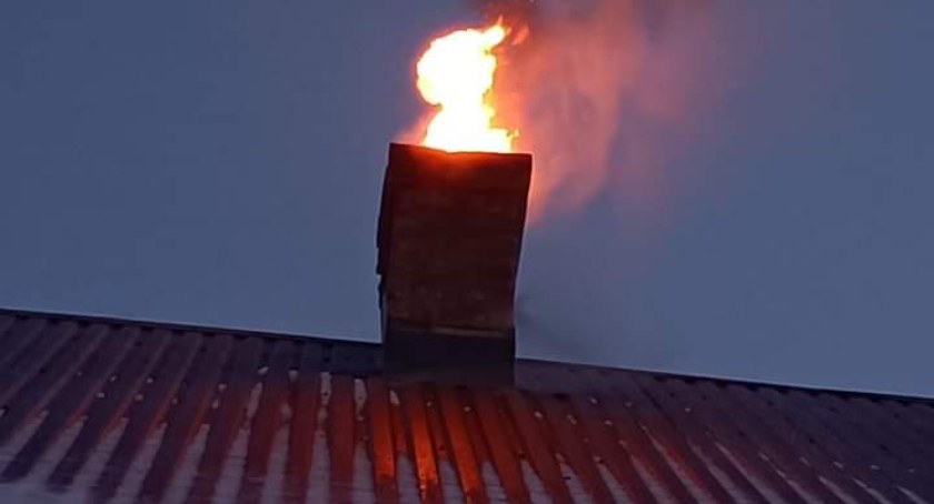 Pożar sadzy w przewodzie kominowym są osoby poszkodowane 