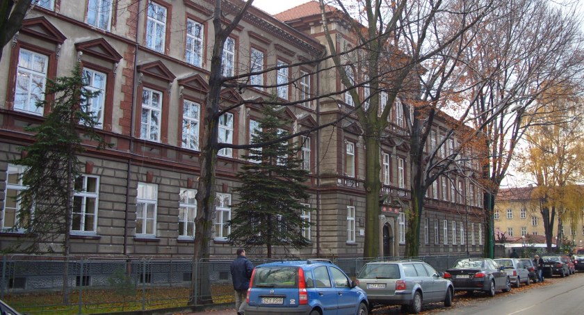 Powiat Żywiecki rozpoczyna renowację wnętrz I Liceum Ogólnokształcącego im. Mikołaja Kopernika w Żywcu 