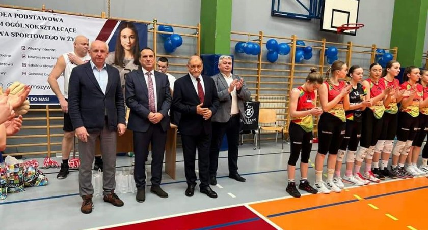 Burmistrz miasta Żywca Antoni Szlagor gratuluję młodym mistrzynią Śląska