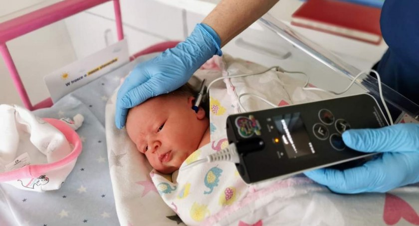 Nasz szpital dostał aparat do badania słuchu noworodków 