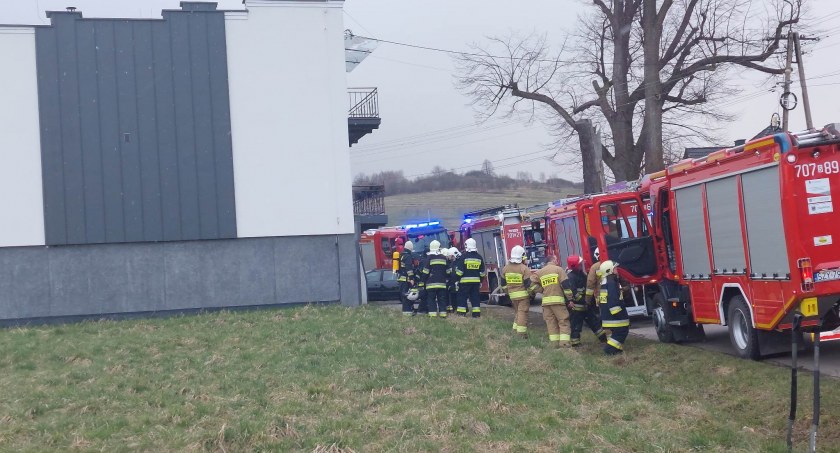 Pożar budynku gospodarczego w Trzebini (video)