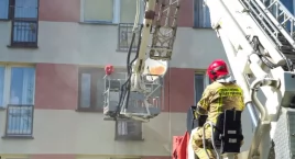 Pożar w mieszkaniu na os. Młodych 16 – służby na miejscu