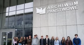 Klasa 2a z Żywca odkrywa tajniki pracy archiwistów p&hellip;