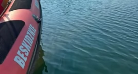 Dryfująca deska SUP na Jeziorze Żywieckim. Ratownicy apelują o pomoc