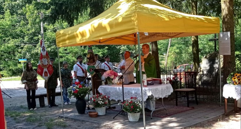 PAMIĘCI PIĘCIU Z SIERAKOWA