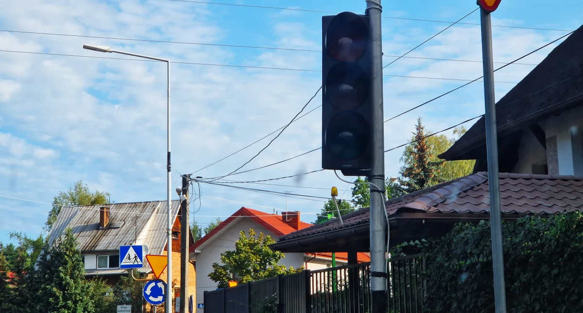 RUCH WAHADŁOWY NA RONDZIE ŁOSIA W IZABELINIE B