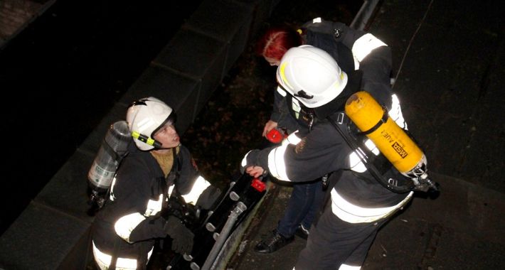 STRAŻACY ĆWICZYLI W LASECKIM ZAKŁADZIE
