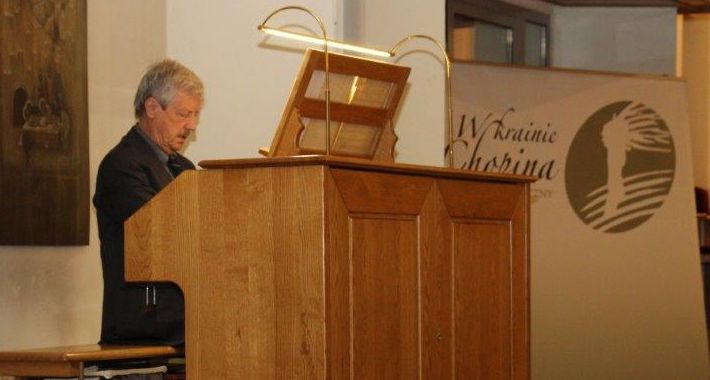 PROF. JÓZEF SERAFIN ZAGRAŁ W LASECKIM KOŚCIELE