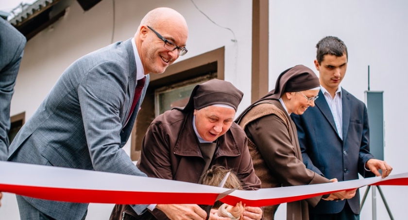NOWY PARKING OŚRODKA DLA DZIECI NIEWIDOMYCH W LASKACH 