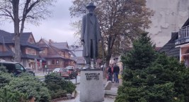 Zdjęcie przedstawia: Pomnik hrabiego Władysława Zamoyskiego