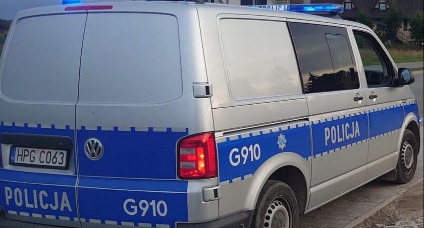 Policja zatrzymała dwóch młodych mężczyzn za włamanie do kościoła