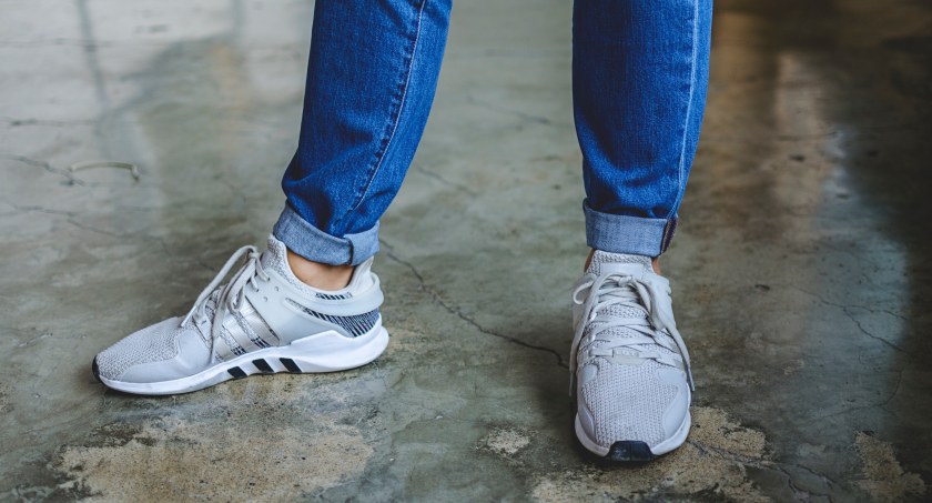 Najmodniejsze modele sneakersów sportowych damskich - połączenie wygody i stylu