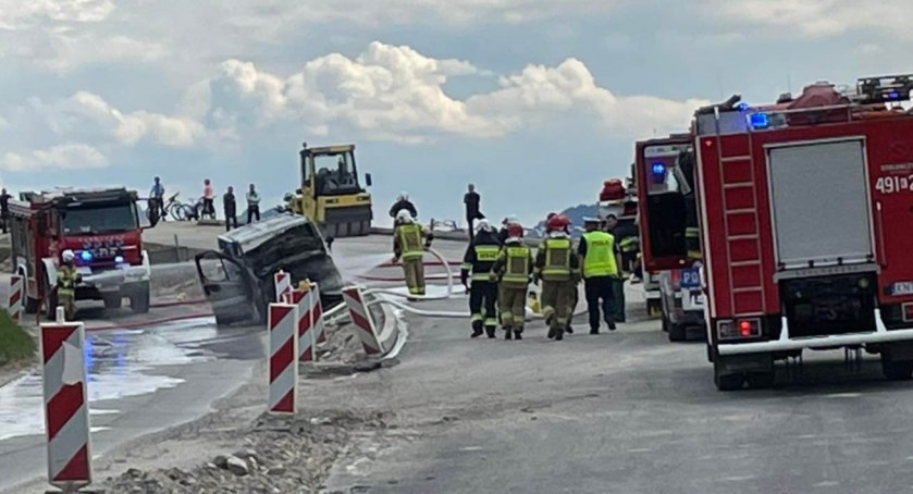 Pożar samochodu na drodze wojewódzkiej
