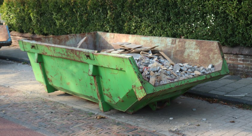 Jakie rodzaje odpadów budowlanych mogą być poddane recyklingowi, a jakie nie?