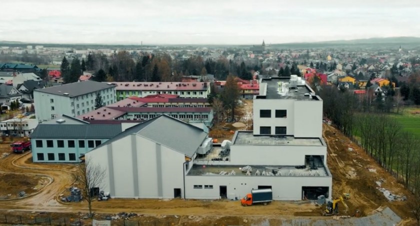 Trwa budowa budynku Zespołu Szkół nr 1 z salą gimnastyczną oraz rozbudową budynku Zespołu Placówek Szkolno-Wychowawczo-Opiekuńczych w Nowym Targu