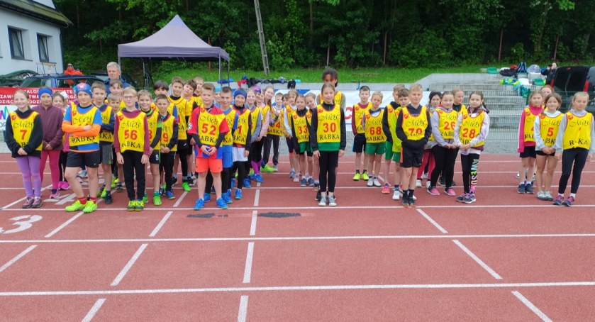 Igrzyska Dzieci Powiatu Nowotarskiego  w 3 – boju Lekkoatletycznym  Dziewcząt  i  Chłopców