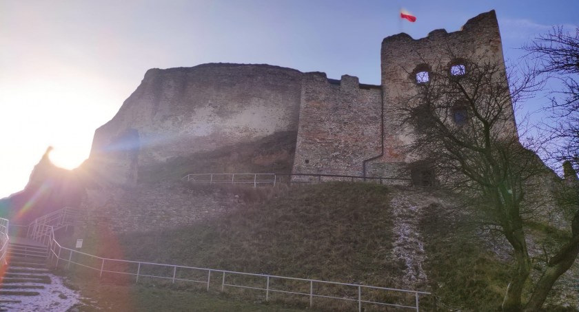 Turystyka z historią w tle - Czorsztyn, strażnica polskiej granicy.