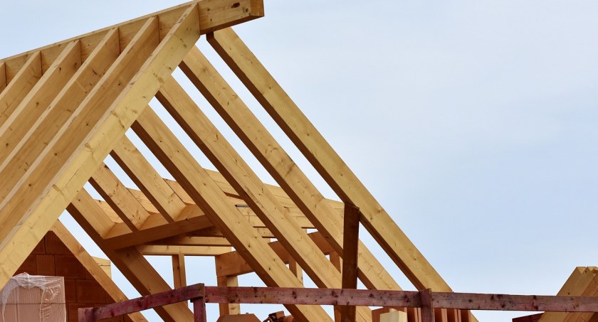 Jakie materiały są wykorzystywane w dachach prefabrykowanych?