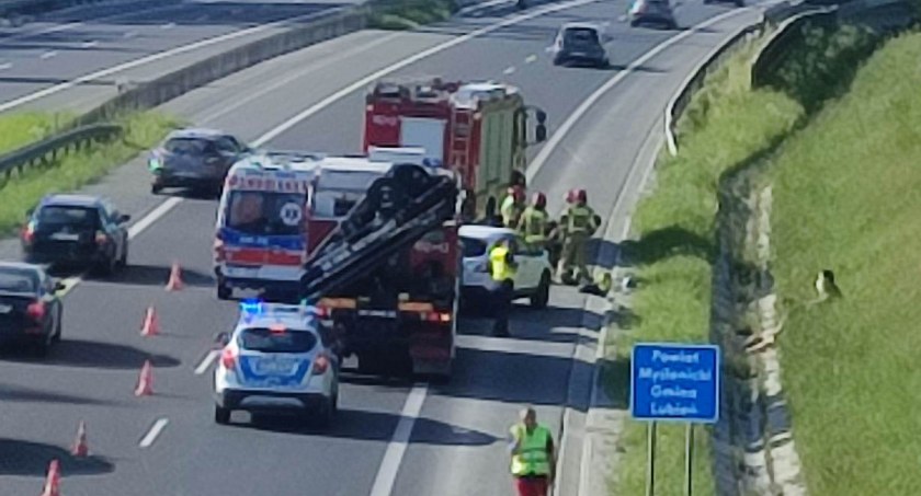 Zderzenie motocykla z samochodem osobowym - zakopianka zablokowana