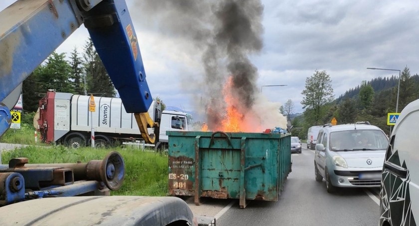 Pożar kontenera na śmieci na zakopiance