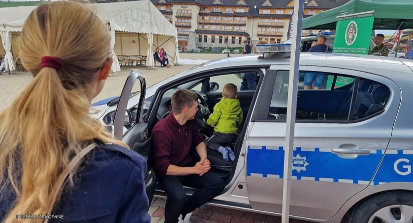 Funkcjonariusze tatrzańskiej policji wzięli udział w pikniku dla Kamilki Gil
