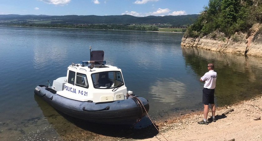 Na Jeziorze Czorsztyńskim znów można spotkać policjantów pełniących służbę