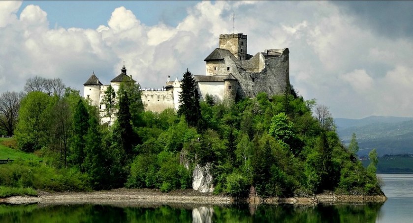 Turystyka z historią w tle - Zamek w Niedzicy w historii polsko-węgierskiej
