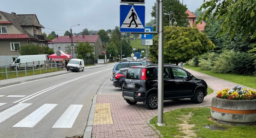 Mistrzyni parkowania w Rabie Wyżnej irytuje mieszkańców