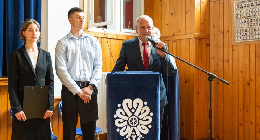 Starosta Nowotarski Krzysztof Faber na uroczystym zakończeniu roku szkolnego