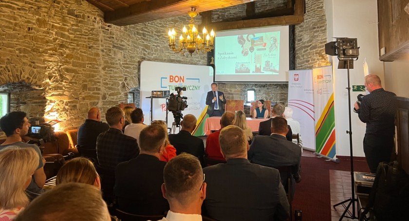 Wakacje z zabytkami – nowe narzędzie promocji krajowej turystyki rozbudzonej dzięki programowi Polski Bon Turystyczny