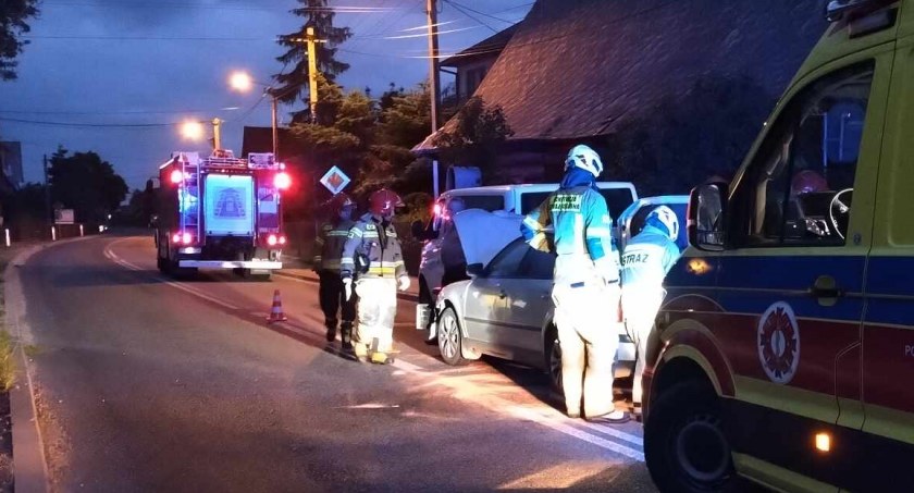 Wypadek w Podczerwonem - dwie osoby zabrane do szpitala