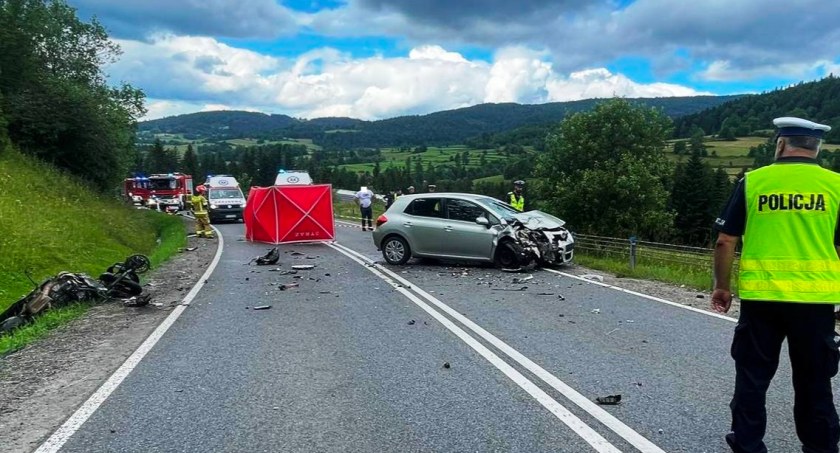 Zginęła 51-letnia motocyklistka, emerytowana policjantka z Nowego Targu - policja podaje szczegóły wypadku