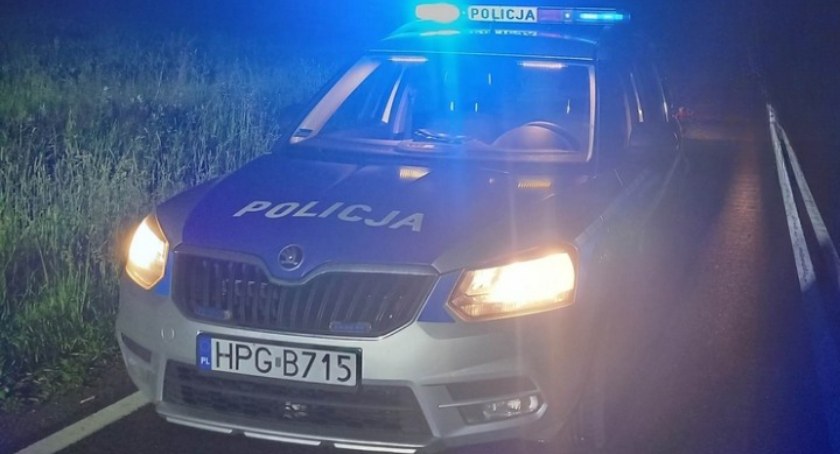 Pomimo zakazu wjechał na przejazd kolejowy