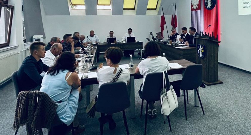 Radni Gminy Lipnica Wielka zaakceptowali wykonanie budżetu gminy za 2022 rok i udzielili wotum zaufania oraz absolutorium wójtowi, Mateuszowi Lichosytowi. 