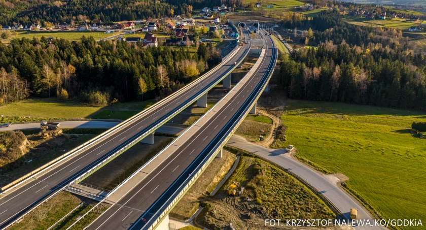 Nowy rekord samochodów korzystających z tunelu