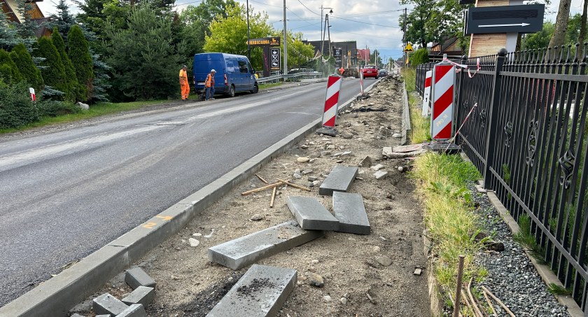 Paraliż komunikacyjny, roboty drogowe - wakacje w Białce Tatrzańskiej
