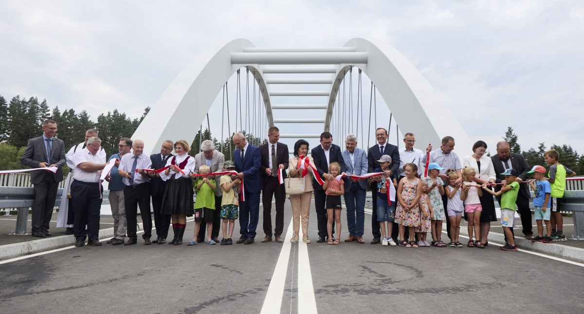 Uroczyste otwarcie mostu na Białce  w Trybszu 
