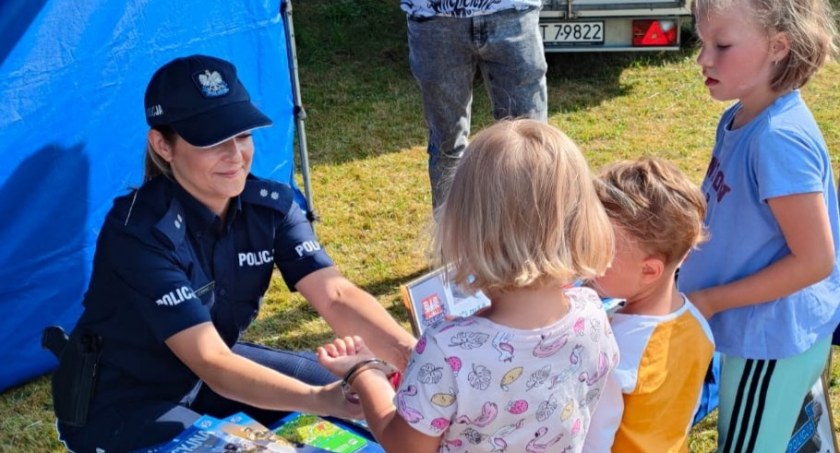 Policjantki uczestniczyły w obchodach 100-lecia istnienia OSP w Zubrzycy Dolnej