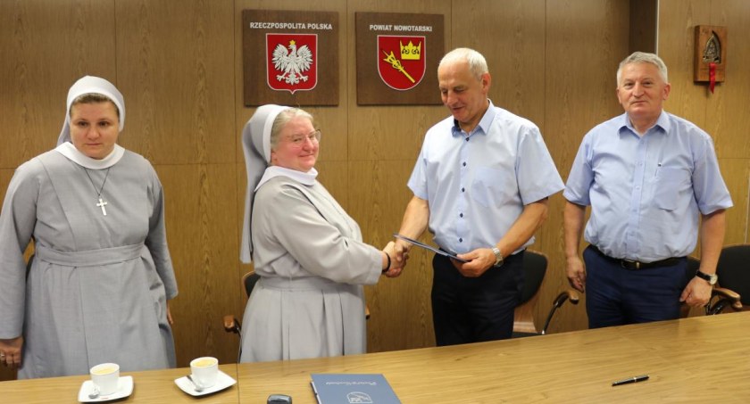 Podpisanie umowy o powierzenie realizacji zadania publicznego