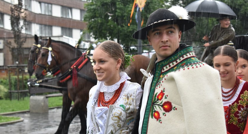 Dzień weselny podczas 54. Międzynarodowego Festiwalu Folkloru Ziem Górskich 