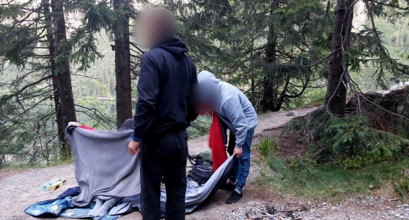 Kosztowny nocleg pod gołym niebem w rejonie Morskiego Oka