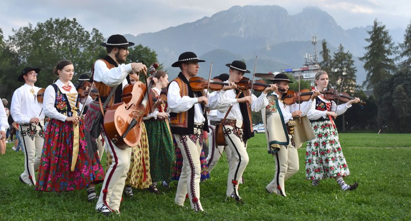 Nagrody „Siła Korzeni” przyznane! Kolejny dzień 54. Międzynarodowego Festiwalu Folkloru Ziem Górskich za nami