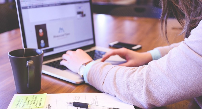 Integracja SEO i reklam online: Jak te dwa elementy mogą współpracować, aby zwiększyć efektywność działań marketingowych?