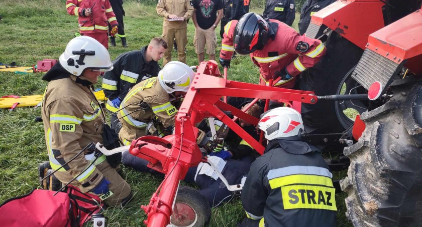 Wypadek podczas prac polowych, na tartaku i potrącenie pieszego - szkolenie strażaków ochotników z gminy Poronin i Zakopanego